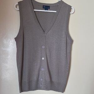 Classic V-Neck Sweater Vest in Gray